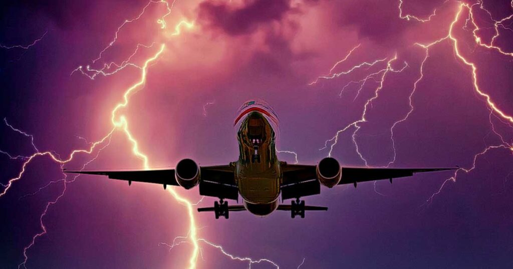 Volar en tormentas eléctricas: ¿qué debo tener en cuenta?